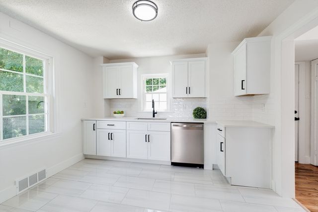 1386 Piper Rd, West Springfield, MA 01089