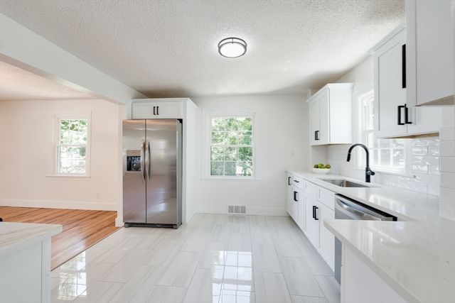 1386 Piper Rd, West Springfield, MA 01089