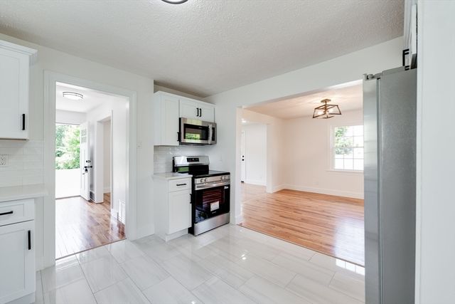 1386 Piper Rd, West Springfield, MA 01089