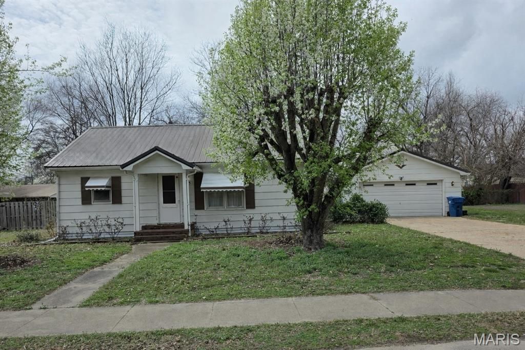 203 N Oak Street, Clarkton, MO 63837