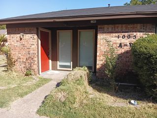 1005 W Sanford Street A, Arlington, TX 76012