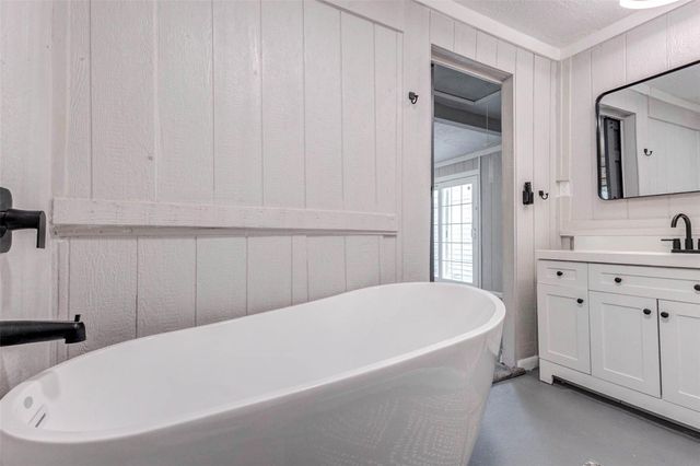 2207 Pilgrims Point Drive, Friendswood, TX 77546