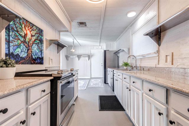 2207 Pilgrims Point Drive, Friendswood, TX 77546