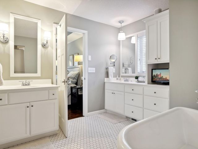 5209 W 48th Street, Edina, MN 55436