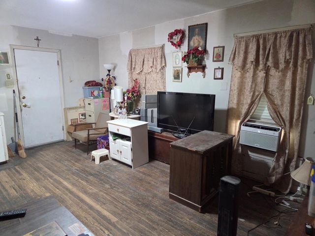 900 E 53rd ST, Austin, TX 78751