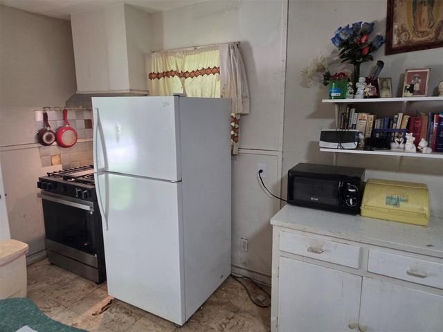 900 E 53rd ST, Austin, TX 78751