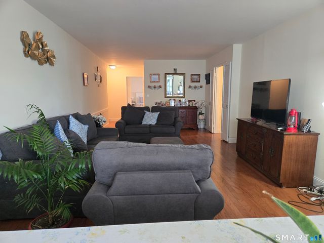 50 Glenbrook Road 2B, Stamford, CT 06902