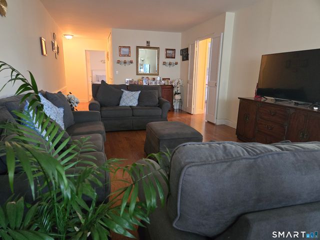 50 Glenbrook Road 2B, Stamford, CT 06902