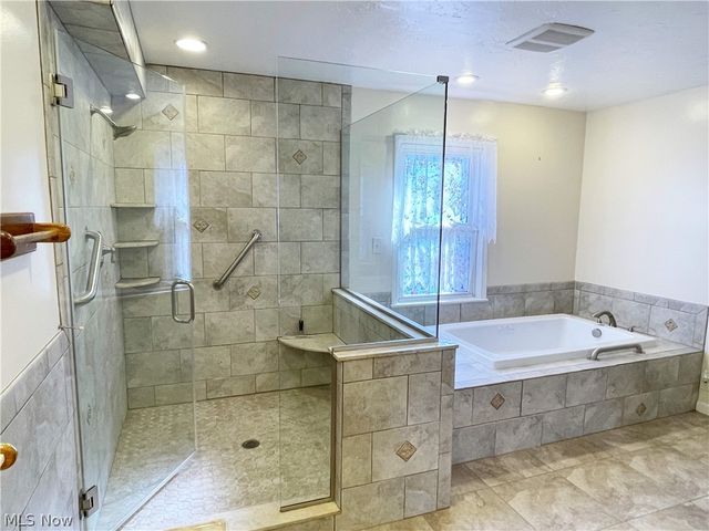 1661 Byron Drive, Mayfield Heights, OH 44124