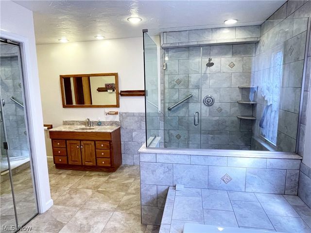 1661 Byron Drive, Mayfield Heights, OH 44124