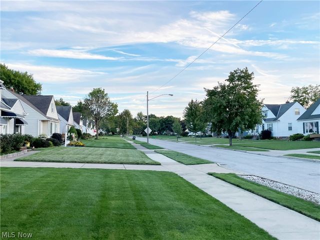 1661 Byron Drive, Mayfield Heights, OH 44124