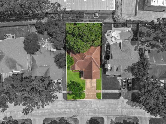 16027 Lakestone Drive, Tomball, TX 77377