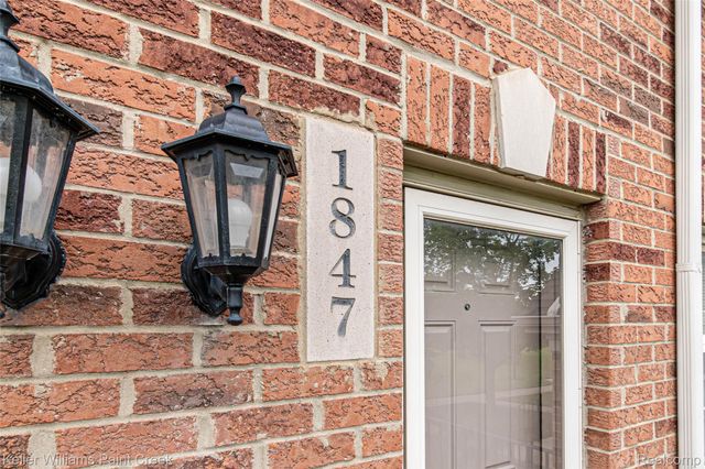 1847 Campau Farms Circle, Detroit, MI 48207