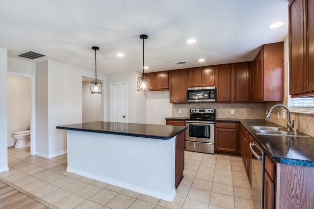 1306 Newton Drive, Cedar Hill, TX 75104