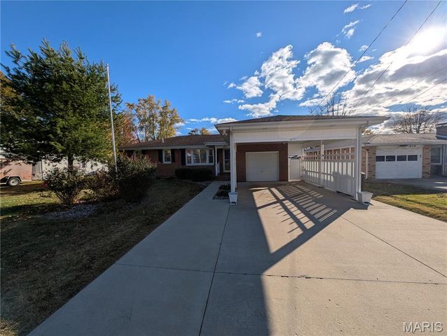 214 Canterbury Street, Bethalto, IL 62010