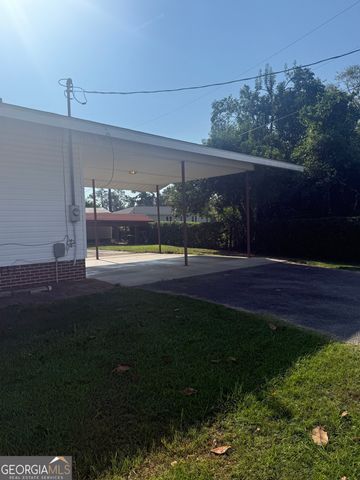 555 Jordan Lane, Swainsboro, GA 30401