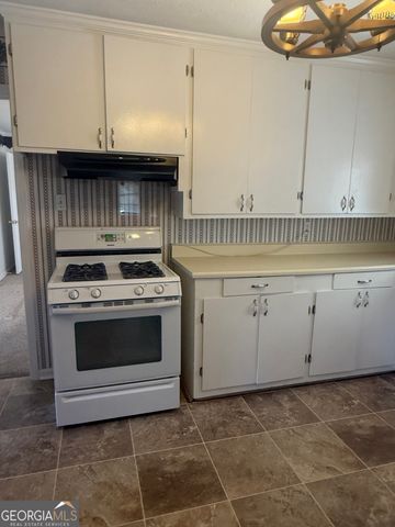 555 Jordan Lane, Swainsboro, GA 30401