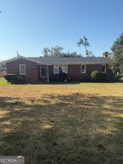 555 Jordan Lane, Swainsboro, GA 30401