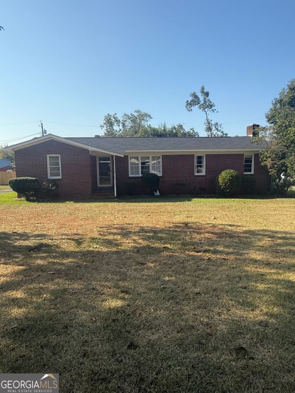 555 Jordan Lane, Swainsboro, GA 30401