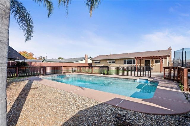 1515 Elizabeth, Escalon, CA 95320