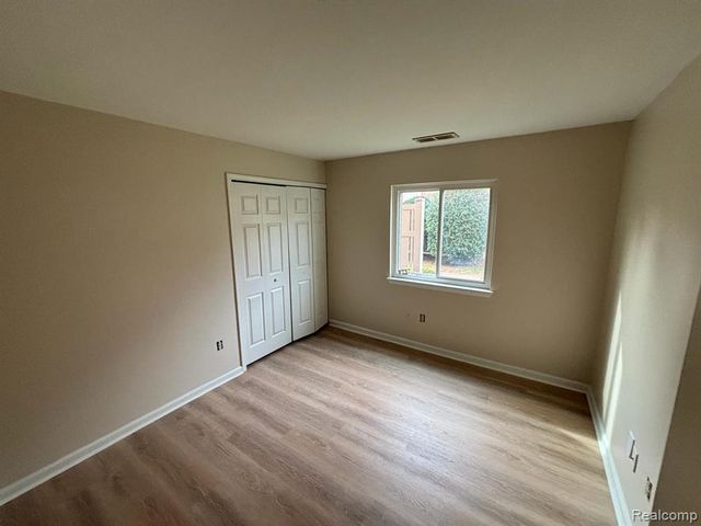 33537 Pondview Circle, Livonia, MI 48152