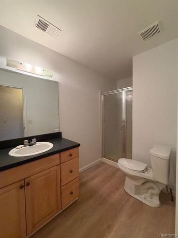 33537 Pondview Circle, Livonia, MI 48152