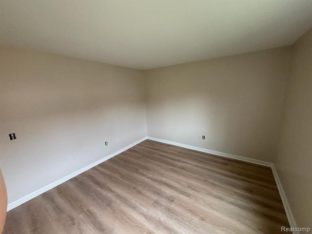 33537 Pondview Circle, Livonia, MI 48152