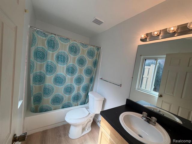 33537 Pondview Circle, Livonia, MI 48152