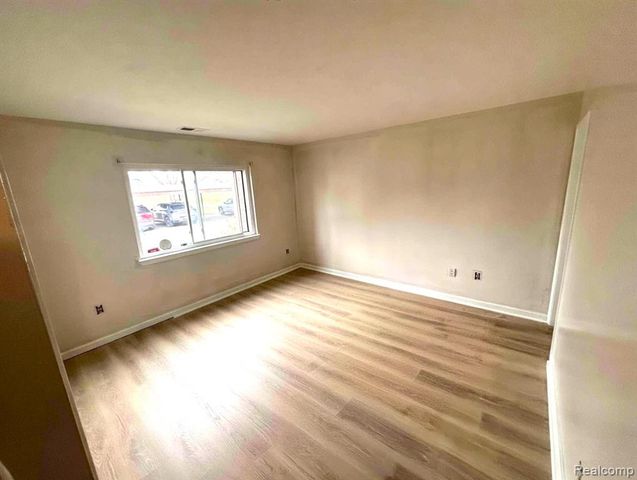 33537 Pondview Circle, Livonia, MI 48152