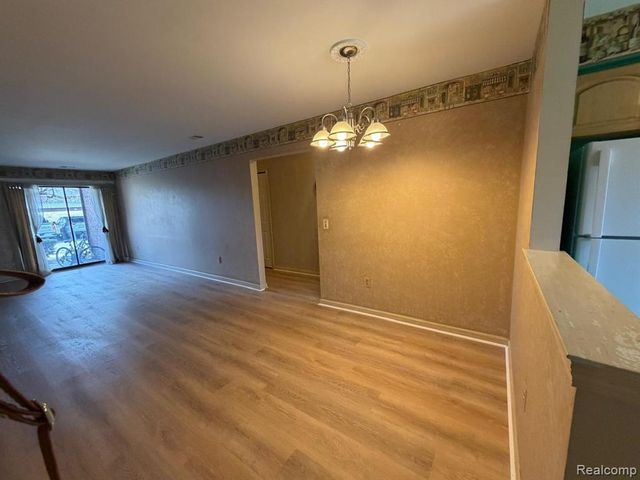 33537 Pondview Circle, Livonia, MI 48152