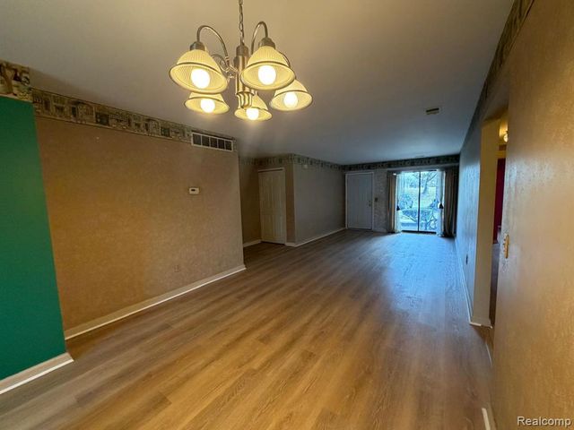 33537 Pondview Circle, Livonia, MI 48152