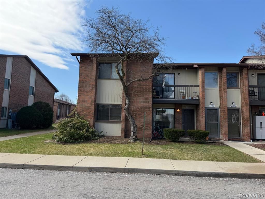 33537 Pondview Circle, Livonia, MI 48152