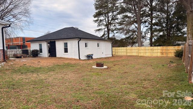 210 W Church Street, Cherryville, NC 28021