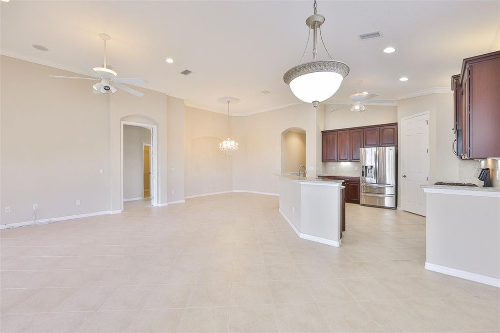 Image 14 of property listing at 1344 EMERALD DUNES DRIVE, Sun City Center, FL 33573