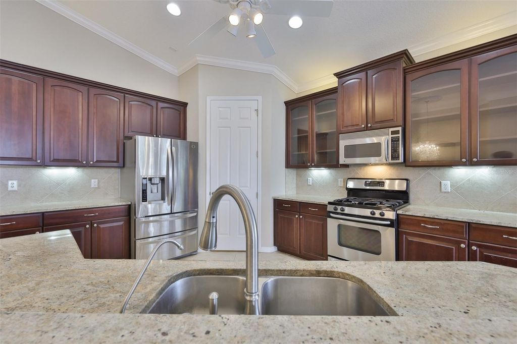 Image 18 of property listing at 1344 EMERALD DUNES DRIVE, Sun City Center, FL 33573