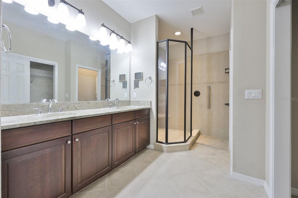 Image 28 of property listing at 1344 EMERALD DUNES DRIVE, Sun City Center, FL 33573