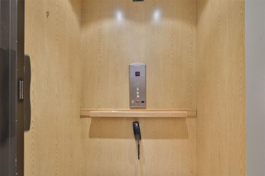 Image 5 of property listing at 1344 EMERALD DUNES DRIVE, Sun City Center, FL 33573