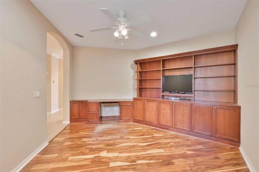 Image 41 of property listing at 1344 EMERALD DUNES DRIVE, Sun City Center, FL 33573