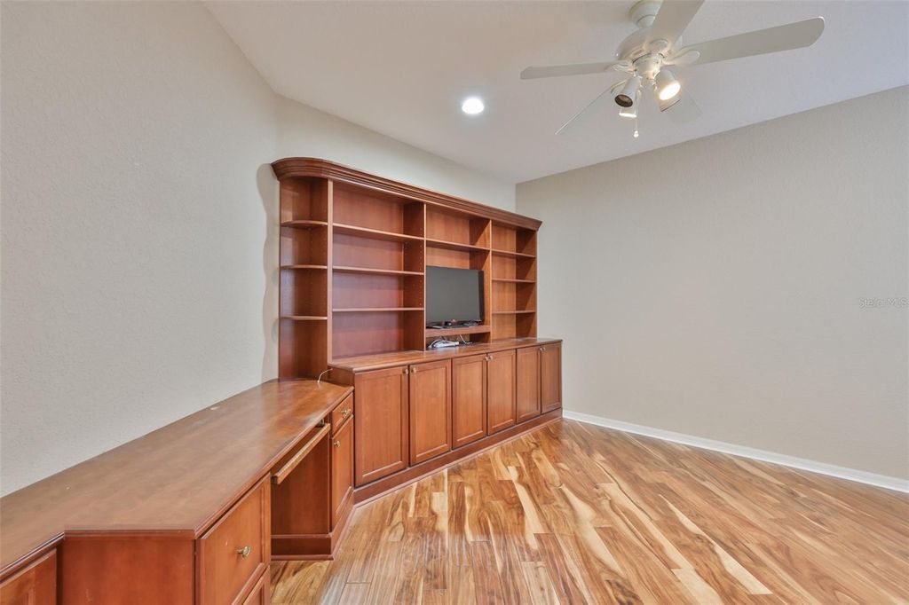 Image 44 of property listing at 1344 EMERALD DUNES DRIVE, Sun City Center, FL 33573