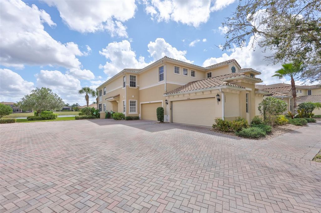 Image 48 of property listing at 1344 EMERALD DUNES DRIVE, Sun City Center, FL 33573