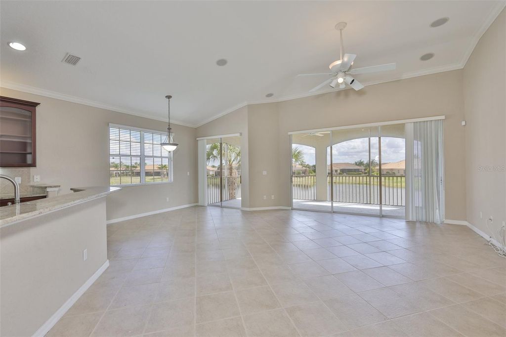 Image 10 of property listing at 1344 EMERALD DUNES DRIVE, Sun City Center, FL 33573