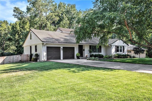 9537 Belinder Road, Leawood, KS 66206