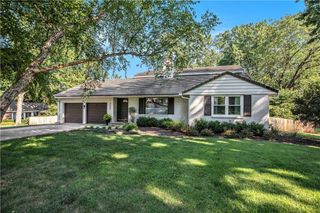 9537 Belinder Road, Leawood, KS 66206