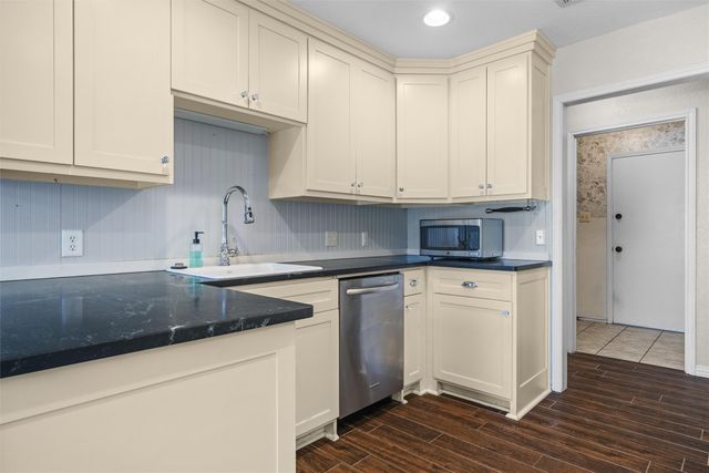 1210 Brookfield Lane, Mansfield, TX 76063