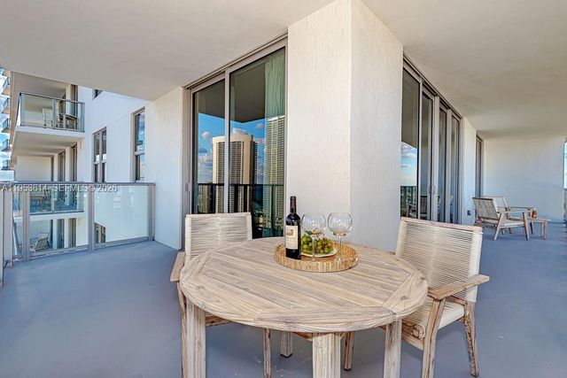 4010 S Ocean Drive R2701, Hollywood, FL 33019