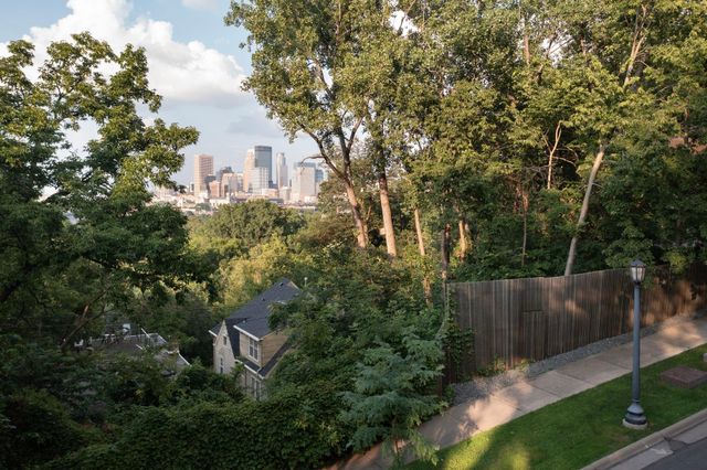 1527 Waverly Place, Minneapolis, MN 55403
