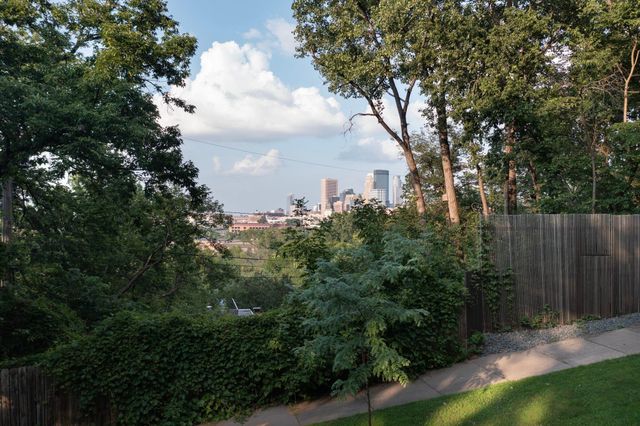 1527 Waverly Place, Minneapolis, MN 55403