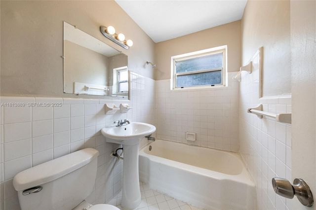 2431 Rodman Street, Hollywood, FL 33020