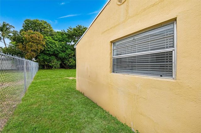 2431 Rodman Street, Hollywood, FL 33020