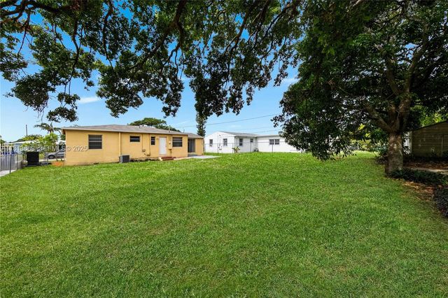 2431 Rodman Street, Hollywood, FL 33020